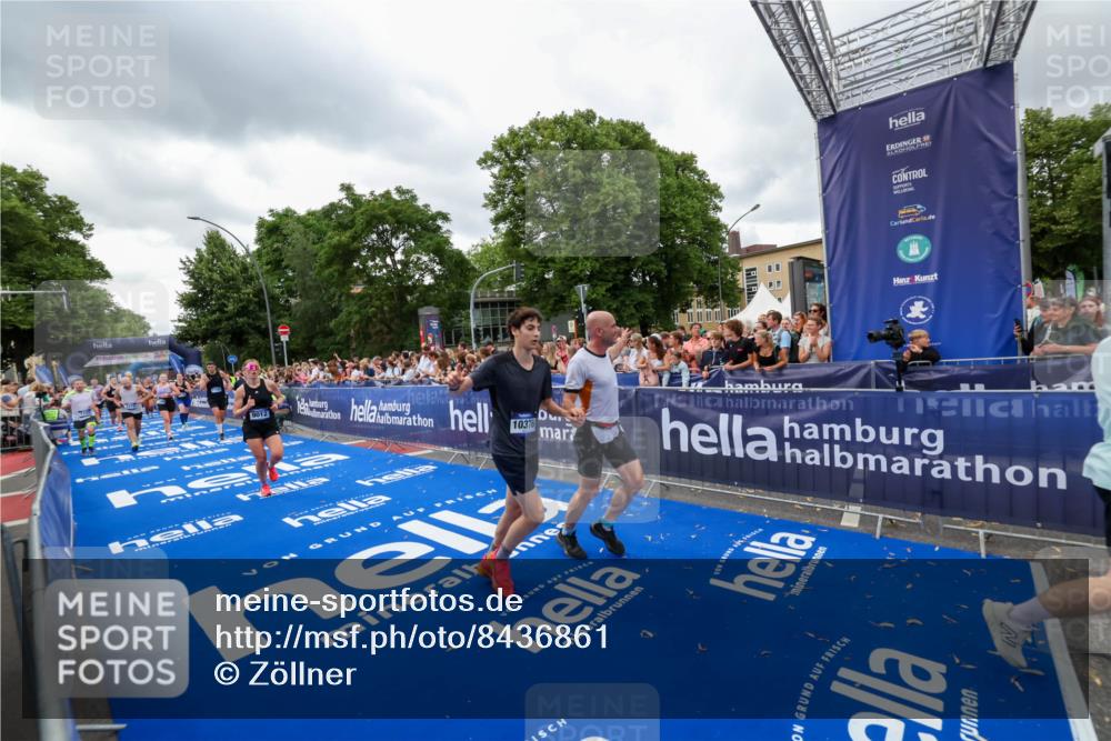29.06.2025 - hella hamburg halbmarathon Zöllner http://msf.ph/oto/8436861 29.06.2025 10:54:43 Ziel 1125, 1496, 2561, 3310, 7478, 8449, 9012, 10040, 10368, 10376, 12489, 13147, 14239, 15389, 15408, 15584, 17231, 17765, 19000 meine-sportfotos.de
