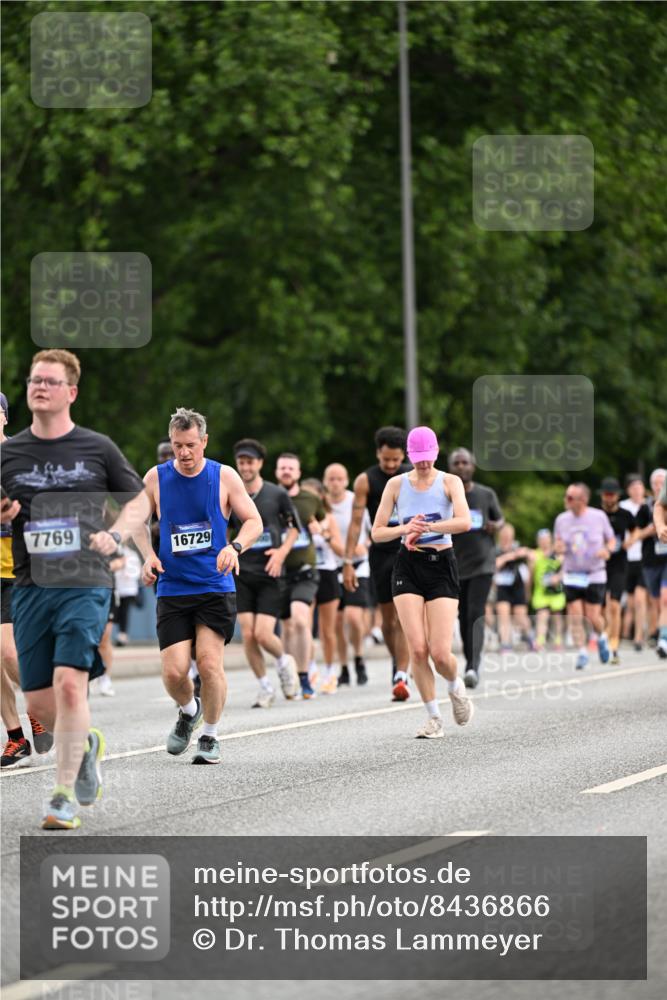 29.06.2025 - hella hamburg halbmarathon Dr. Thomas Lammeyer http://msf.ph/oto/8436866 29.06.2025 10:55:33 Kennedybrücke 1208, 1930, 2202, 2358, 2380, 2859, 3229, 3838, 4771, 5286, 5289, 5530, 7012, 7141, 7769, 7938, 8410, 8779, 9166, 9167, 9933, 10636, 11252 meine-sportfotos.de