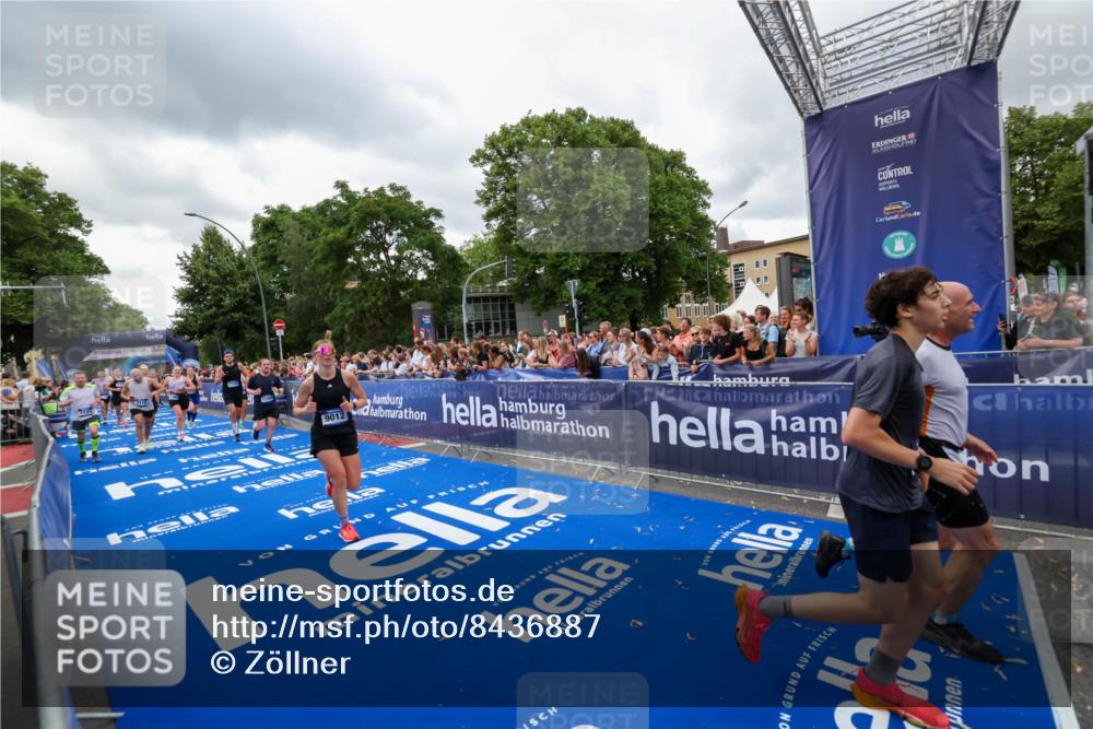 29.06.2025 - hella hamburg halbmarathon Zöllner http://msf.ph/oto/8436887 29.06.2025 10:54:44 Ziel 1125, 1496, 2561, 3310, 6587, 7478, 8449, 9012, 9227, 10040, 10368, 10376, 12489, 13147, 14239, 15389, 15408, 15584, 17231, 17765, 19000 meine-sportfotos.de
