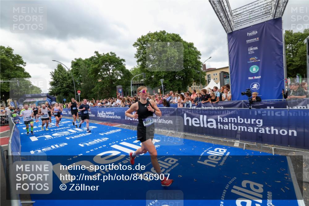 29.06.2025 - hella hamburg halbmarathon Zöllner http://msf.ph/oto/8436907 29.06.2025 10:54:45 Ziel 1125, 1496, 2561, 3310, 6587, 7478, 8449, 9012, 9227, 12186, 12489, 13147, 14239, 15389, 15408, 15584, 17231, 17765, 19000 meine-sportfotos.de