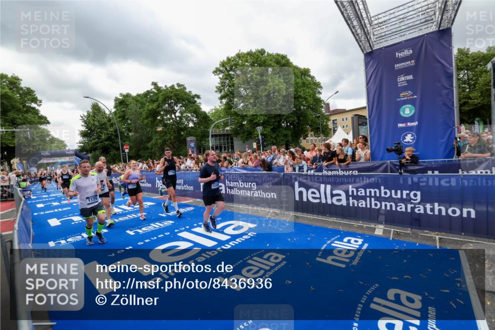 29.06.2025 - hella hamburg halbmarathon Zöllner http://msf.ph/oto/8436936 29.06.2025 10:54:46 Ziel 1125, 1496, 2029, 2561, 3310, 6587, 7478, 8449, 9227, 10044, 12186, 12489, 13147, 14239, 15389, 15408, 15584, 17231, 17765, 19000 meine-sportfotos.de