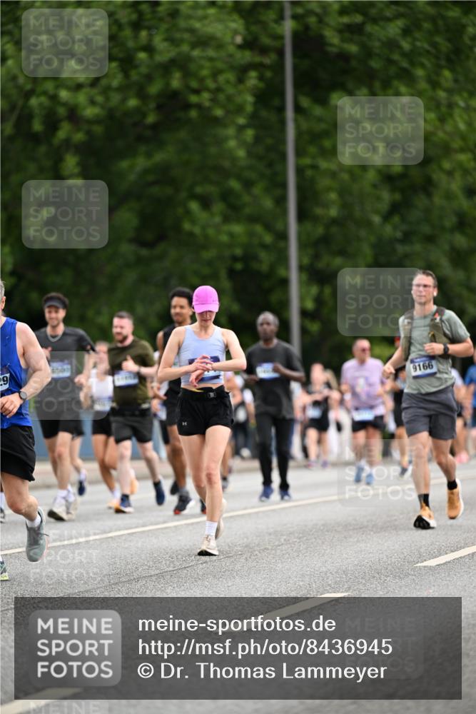 29.06.2025 - hella hamburg halbmarathon Dr. Thomas Lammeyer http://msf.ph/oto/8436945 29.06.2025 10:55:35 Kennedybrücke 1208, 1930, 2202, 2358, 2380, 2859, 3229, 3838, 4771, 5286, 5289, 5530, 7012, 7769, 7938, 8410, 8779, 9166, 9167, 9933, 10552, 10636, 11252 meine-sportfotos.de