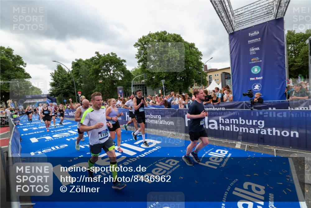 29.06.2025 - hella hamburg halbmarathon Zöllner http://msf.ph/oto/8436962 29.06.2025 10:54:47 Ziel 1125, 1496, 2029, 2561, 3310, 4231, 6587, 7478, 8449, 9227, 10044, 12186, 12489, 13147, 14239, 15389, 15408, 15584, 17231, 17765, 19000 meine-sportfotos.de