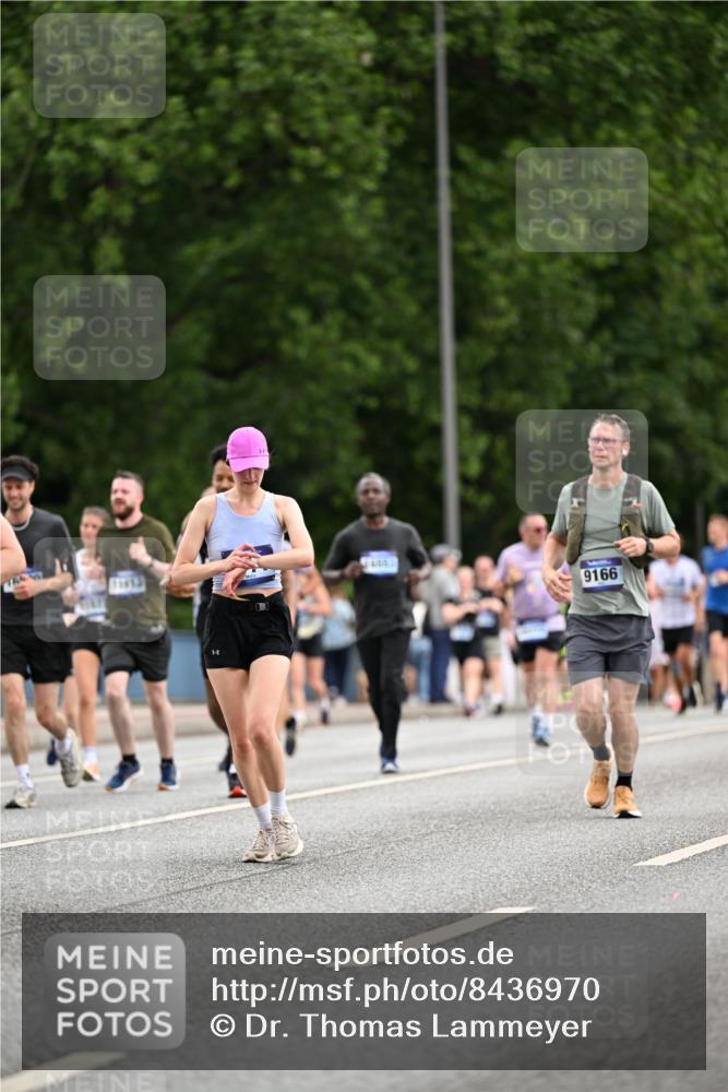 29.06.2025 - hella hamburg halbmarathon Dr. Thomas Lammeyer http://msf.ph/oto/8436970 29.06.2025 10:55:36 Kennedybrücke 1208, 1930, 2202, 2358, 2380, 2859, 3229, 3838, 4652, 4771, 5286, 5289, 5357, 5530, 7012, 7769, 7938, 8410, 8779, 9166, 9167, 9933, 10552, 10636, 11252 meine-sportfotos.de