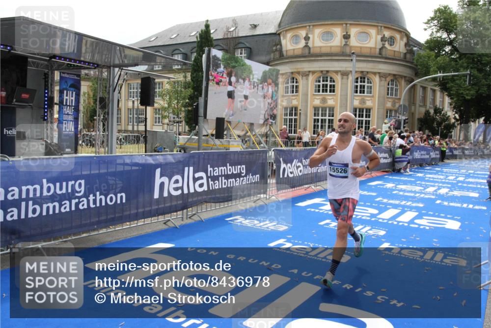 29.06.2025 - hella hamburg halbmarathon Michael Strokosch http://msf.ph/oto/8436978 29.06.2025 10:20:40 Ziel 15526 meine-sportfotos.de