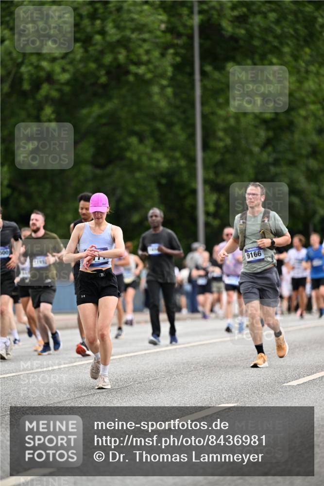 29.06.2025 - hella hamburg halbmarathon Dr. Thomas Lammeyer http://msf.ph/oto/8436981 29.06.2025 10:55:36 Kennedybrücke 1208, 1930, 2202, 2358, 2380, 2859, 3229, 3838, 4652, 4771, 5286, 5289, 5357, 5530, 7012, 7769, 7938, 8410, 8779, 9166, 9167, 9933, 10552, 10636, 11252 meine-sportfotos.de