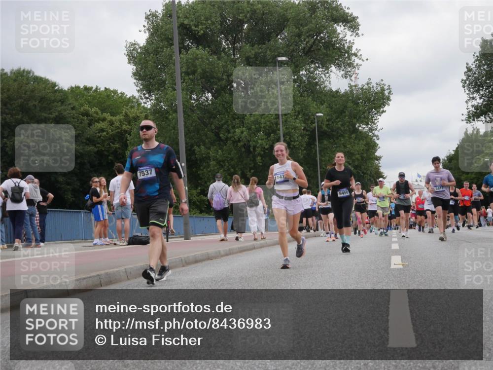 29.06.2025 - hella hamburg halbmarathon Luisa Fischer http://msf.ph/oto/8436983 29.06.2025 10:57:12 Kennedybrücke 7537, 1147, 9456, 1017, 1789, 1984, 2079, 2146, 4626, 4801, 5514, 5804, 5817, 5857, 6273, 8189, 8924, 9531 meine-sportfotos.de