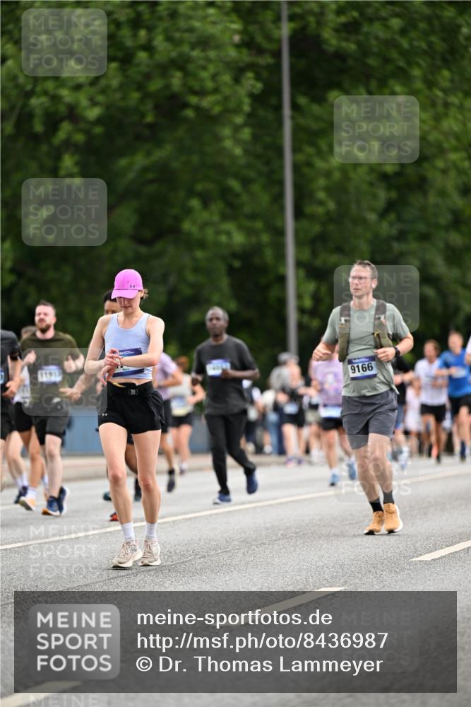 29.06.2025 - hella hamburg halbmarathon Dr. Thomas Lammeyer http://msf.ph/oto/8436987 29.06.2025 10:55:36 Kennedybrücke 1208, 1930, 2202, 2358, 2380, 2859, 3229, 3838, 4652, 4771, 5286, 5289, 5357, 5530, 7012, 7769, 7938, 8410, 8779, 9166, 9167, 9933, 10552, 10636, 11252 meine-sportfotos.de