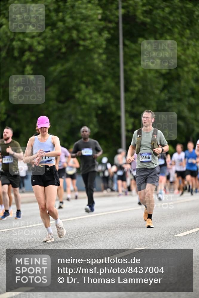29.06.2025 - hella hamburg halbmarathon Dr. Thomas Lammeyer http://msf.ph/oto/8437004 29.06.2025 10:55:36 Kennedybrücke 1208, 1930, 2202, 2358, 2380, 2859, 3229, 3838, 4652, 4771, 5286, 5289, 5357, 5530, 7012, 7769, 7938, 8410, 8779, 9166, 9167, 9933, 10552, 10636, 11252 meine-sportfotos.de
