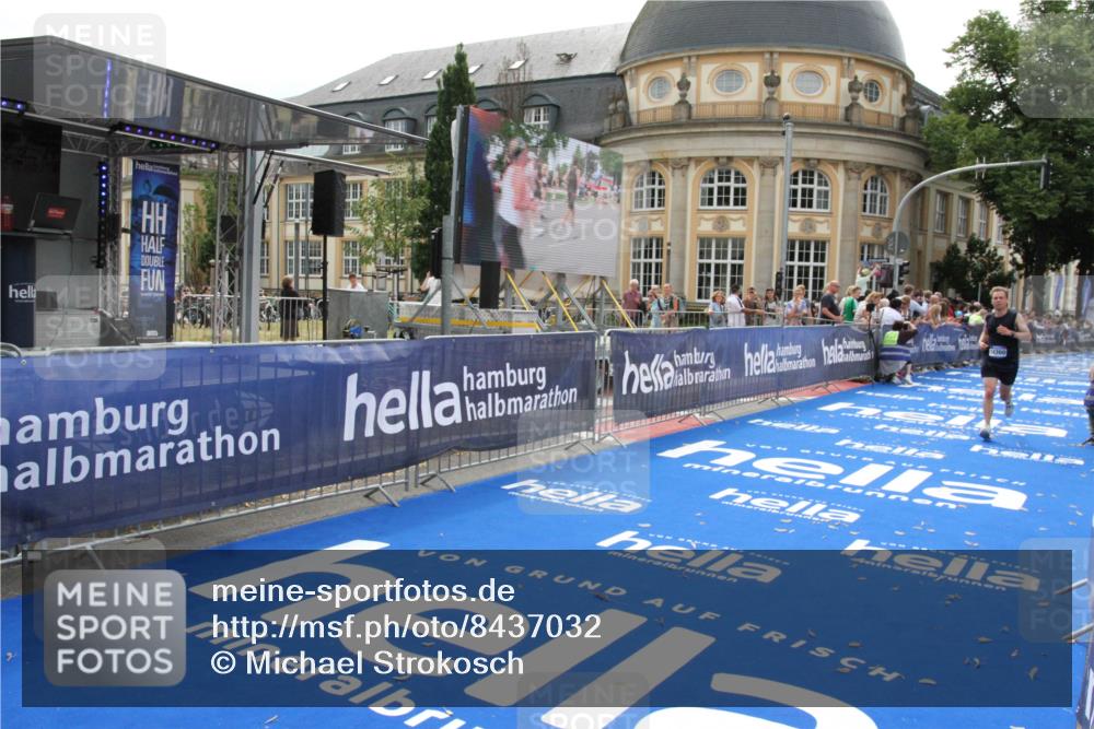 29.06.2025 - hella hamburg halbmarathon Michael Strokosch http://msf.ph/oto/8437032 29.06.2025 10:20:47 Ziel 14360, 16988 meine-sportfotos.de