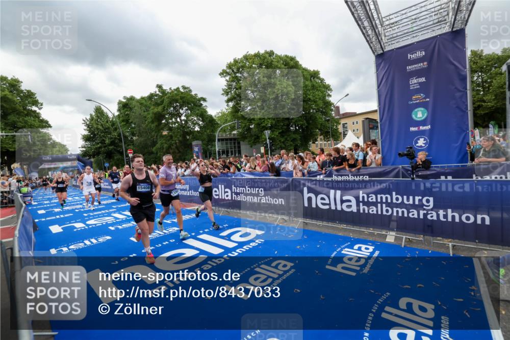 29.06.2025 - hella hamburg halbmarathon Zöllner http://msf.ph/oto/8437033 29.06.2025 10:54:49 Ziel 1496, 2029, 2561, 3310, 4231, 6587, 7478, 8449, 9227, 10044, 12186, 13147, 14239, 15389, 15408, 15584, 17231, 19000 meine-sportfotos.de