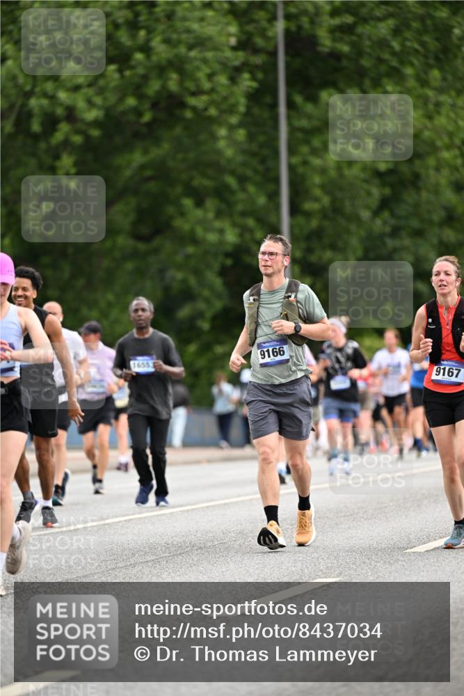 29.06.2025 - hella hamburg halbmarathon Dr. Thomas Lammeyer http://msf.ph/oto/8437034 29.06.2025 10:55:37 Kennedybrücke 1208, 1930, 2202, 2358, 2380, 2859, 3229, 3838, 4652, 4771, 5286, 5289, 5357, 7012, 7769, 7938, 8410, 8779, 9166, 9167, 9933, 10552, 10636, 11252 meine-sportfotos.de