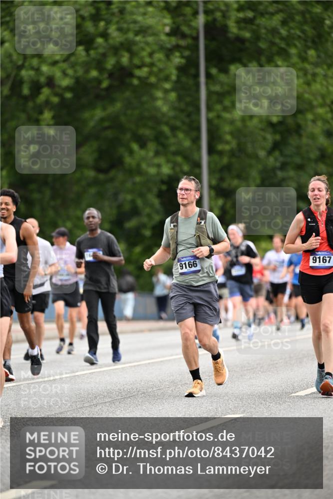 29.06.2025 - hella hamburg halbmarathon Dr. Thomas Lammeyer http://msf.ph/oto/8437042 29.06.2025 10:55:37 Kennedybrücke 1208, 1930, 2202, 2358, 2380, 2859, 3229, 3838, 4652, 4771, 5286, 5289, 5357, 7012, 7769, 7938, 8410, 8779, 9166, 9167, 9933, 10552, 10636, 11252 meine-sportfotos.de