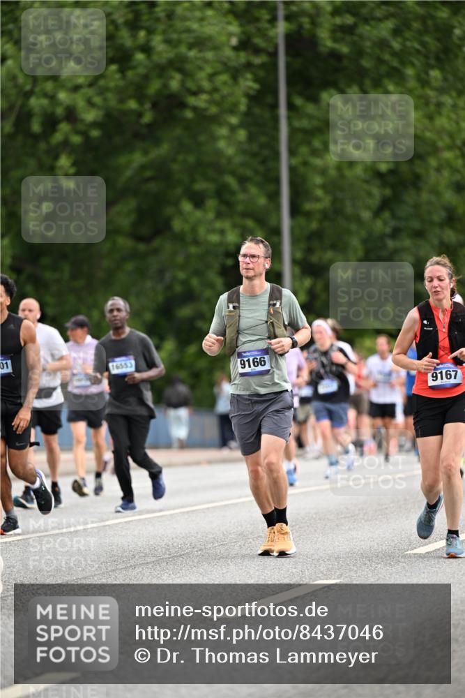 29.06.2025 - hella hamburg halbmarathon Dr. Thomas Lammeyer http://msf.ph/oto/8437046 29.06.2025 10:55:37 Kennedybrücke 1208, 1930, 2202, 2358, 2380, 2859, 3229, 3838, 4652, 4771, 5286, 5289, 5357, 7012, 7769, 7938, 8410, 8779, 9166, 9167, 9933, 10552, 10636, 11252 meine-sportfotos.de