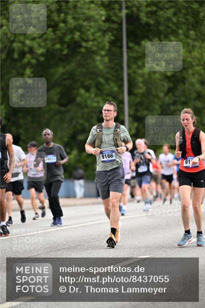 29.06.2025 - hella hamburg halbmarathon Dr. Thomas Lammeyer http://msf.ph/oto/8437055 29.06.2025 10:55:38 Kennedybrücke 1208, 1930, 2202, 2358, 2380, 2859, 3229, 3838, 4652, 4771, 5286, 5289, 5357, 7012, 7769, 7938, 8410, 8779, 9166, 9167, 9933, 10552, 10636, 11252 meine-sportfotos.de