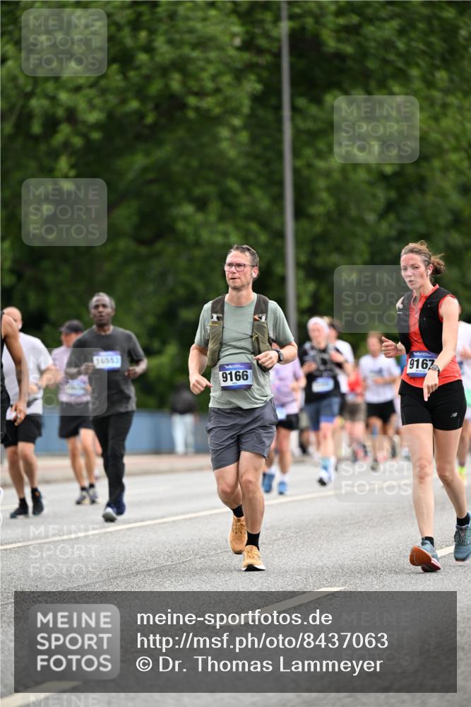 29.06.2025 - hella hamburg halbmarathon Dr. Thomas Lammeyer http://msf.ph/oto/8437063 29.06.2025 10:55:38 Kennedybrücke 1208, 1930, 2202, 2358, 2380, 2859, 3229, 3838, 4652, 4771, 5286, 5289, 5357, 7012, 7769, 7938, 8410, 8779, 9166, 9167, 9933, 10552, 10636, 11252 meine-sportfotos.de