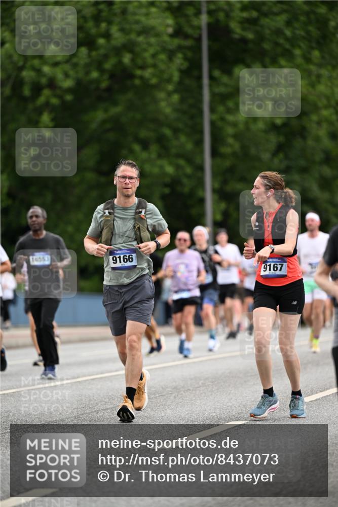 29.06.2025 - hella hamburg halbmarathon Dr. Thomas Lammeyer http://msf.ph/oto/8437073 29.06.2025 10:55:38 Kennedybrücke 1208, 1930, 2202, 2358, 2380, 2859, 3229, 3838, 4652, 4771, 5286, 5289, 5357, 7012, 7769, 7938, 8410, 8779, 9166, 9167, 9933, 10552, 10636, 11252 meine-sportfotos.de