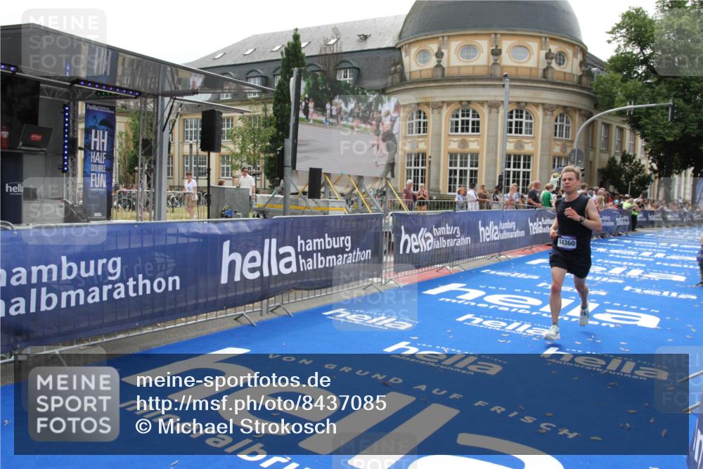 29.06.2025 - hella hamburg halbmarathon Michael Strokosch http://msf.ph/oto/8437085 29.06.2025 10:20:48 Ziel 14360, 16988, 17402 meine-sportfotos.de