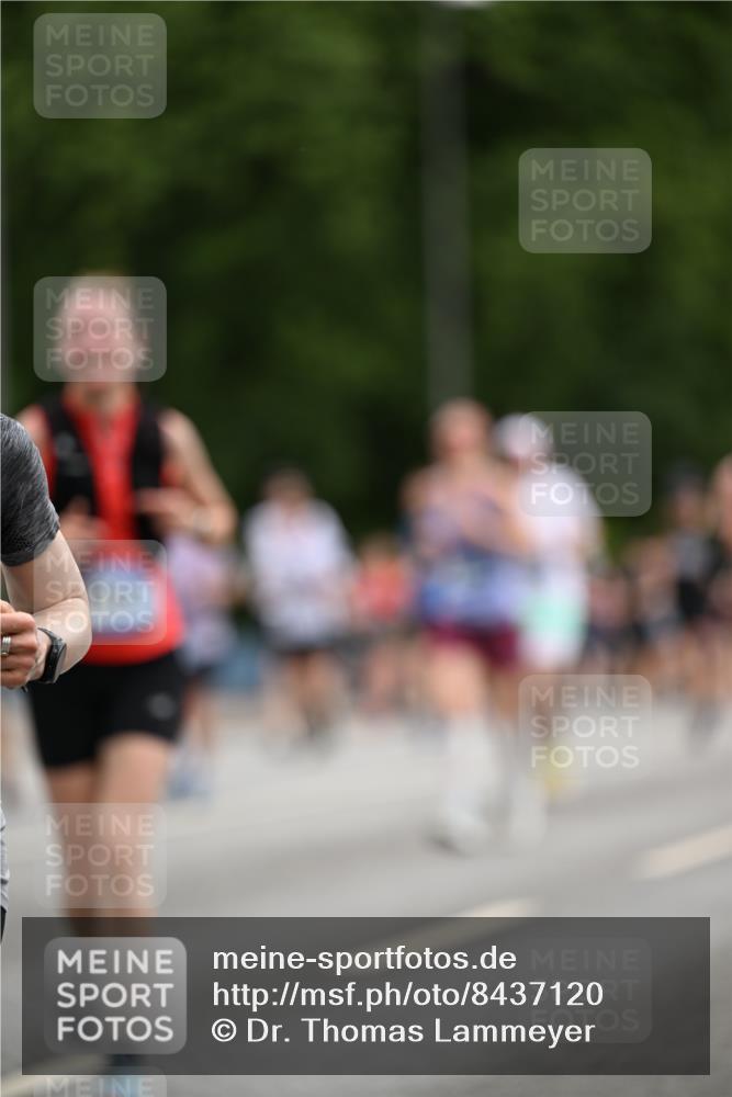 29.06.2025 - hella hamburg halbmarathon Dr. Thomas Lammeyer http://msf.ph/oto/8437120 29.06.2025 10:55:41 Kennedybrücke 1208, 1617, 1930, 2202, 2380, 2484, 2485, 3229, 3838, 4652, 4771, 5286, 5289, 5357, 6945, 7012, 7769, 7938, 8410, 8779, 9166, 9167, 9933, 10521, 10552, 10636, 11252 meine-sportfotos.de