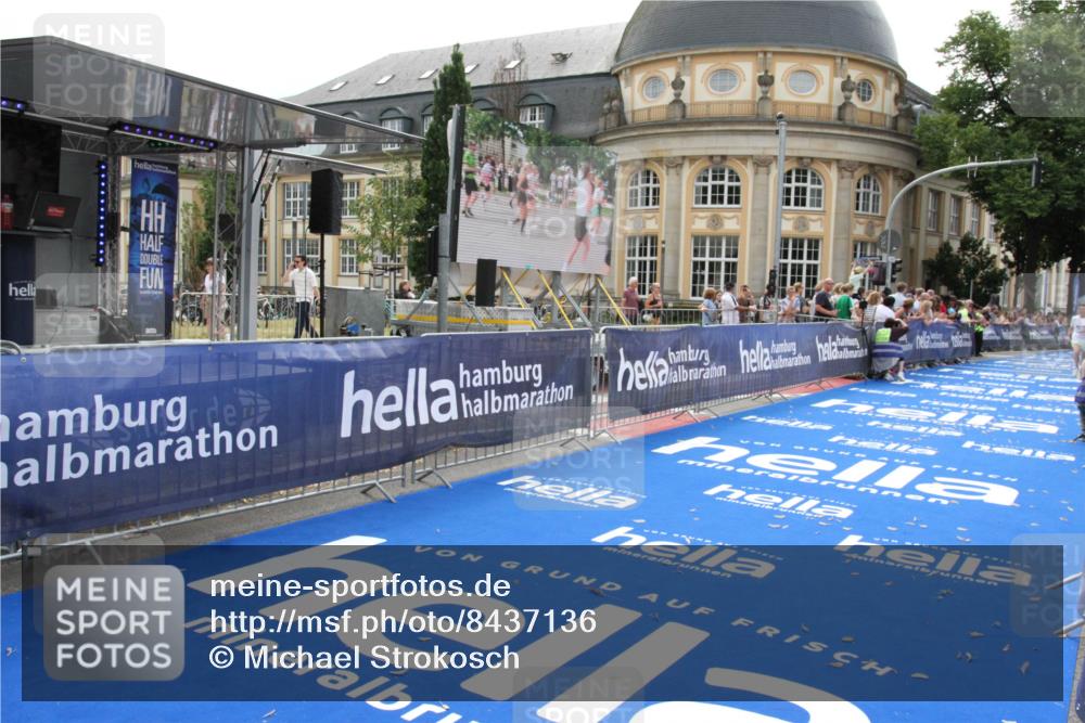 29.06.2025 - hella hamburg halbmarathon Michael Strokosch http://msf.ph/oto/8437136 29.06.2025 10:20:49 Ziel 14360, 16988, 17402 meine-sportfotos.de