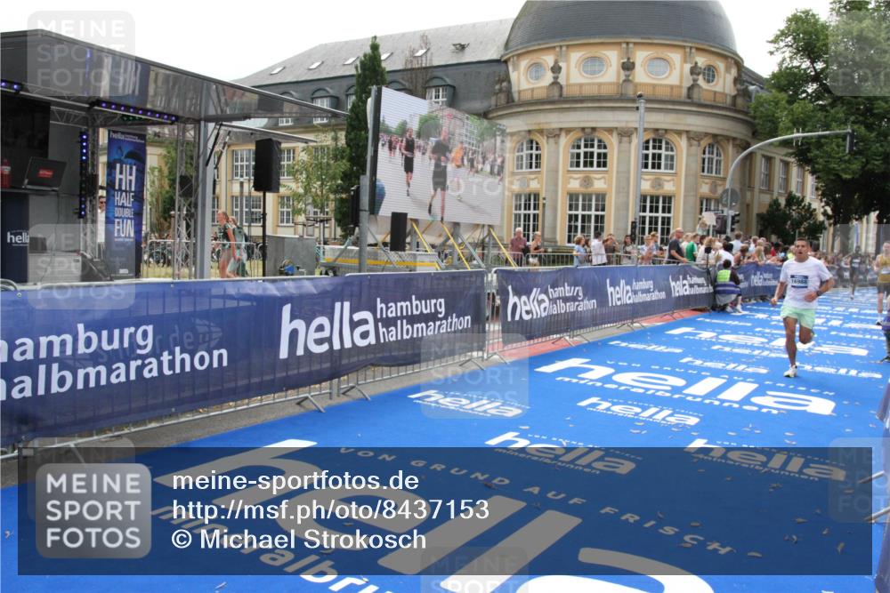 29.06.2025 - hella hamburg halbmarathon Michael Strokosch http://msf.ph/oto/8437153 29.06.2025 10:20:52 Ziel 11210, 14766, 16988, 17402 meine-sportfotos.de