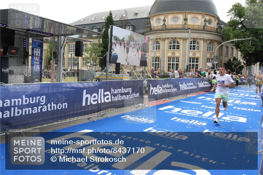 29.06.2025 - hella hamburg halbmarathon Michael Strokosch http://msf.ph/oto/8437170 29.06.2025 10:20:52 Ziel 11210, 14766, 16988, 17402 meine-sportfotos.de