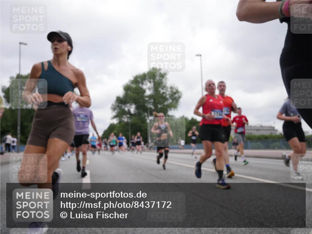 29.06.2025 - hella hamburg halbmarathon Luisa Fischer http://msf.ph/oto/8437172 29.06.2025 10:57:23 Kennedybrücke 1017, 1744, 2079, 2372, 2761, 3187, 4323, 4685, 4801, 5514, 5804, 5993, 6468, 7614, 8924, 9138, 9503, 9771, 10207 meine-sportfotos.de