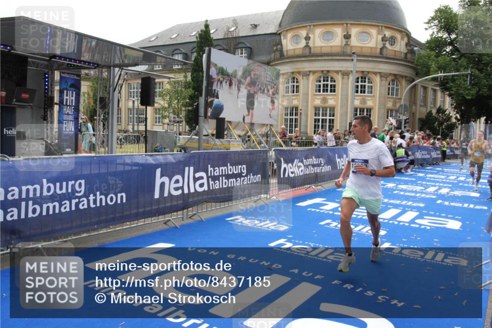 29.06.2025 - hella hamburg halbmarathon Michael Strokosch http://msf.ph/oto/8437185 29.06.2025 10:20:53 Ziel 11210, 14766, 16988, 17402 meine-sportfotos.de