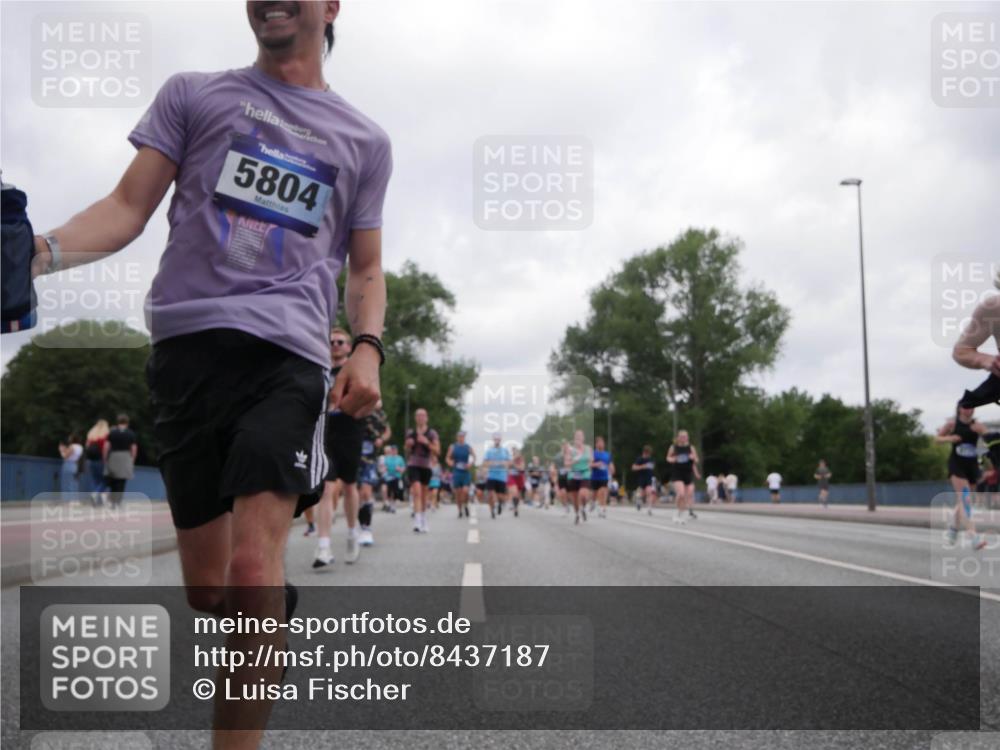 29.06.2025 - hella hamburg halbmarathon Luisa Fischer http://msf.ph/oto/8437187 29.06.2025 10:57:24 Kennedybrücke 5804, 1017, 1744, 2079, 2372, 2761, 3187, 3249, 4323, 4685, 5514, 5804, 5993, 6468, 7614, 9138, 9503, 9771, 10207 meine-sportfotos.de