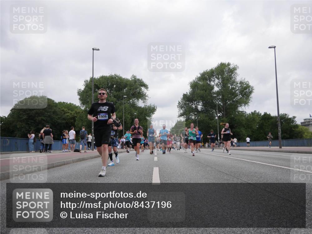 29.06.2025 - hella hamburg halbmarathon Luisa Fischer http://msf.ph/oto/8437196 29.06.2025 10:57:25 Kennedybrücke 1906, 40, 1744, 2372, 2761, 3187, 3249, 4323, 4685, 4838, 5514, 5804, 5993, 6468, 7614, 9138, 9503, 9771, 10207 meine-sportfotos.de