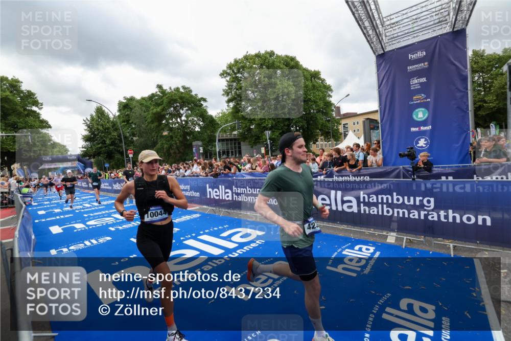 29.06.2025 - hella hamburg halbmarathon Zöllner http://msf.ph/oto/8437234 29.06.2025 10:54:55 Ziel 1327, 1506, 2029, 4231, 6994, 10044, 14638, 14660, 15156, 16623, 16868, 17261 meine-sportfotos.de