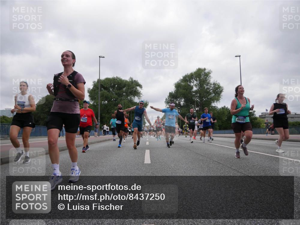 29.06.2025 - hella hamburg halbmarathon Luisa Fischer http://msf.ph/oto/8437250 29.06.2025 10:57:28 Kennedybrücke 16522, 0207, 4685, 3187, 3188, 18092, 13850, 2372, 2761, 3187, 3249, 4323, 4685, 4838, 6468, 7614, 9503, 9771, 10207 meine-sportfotos.de