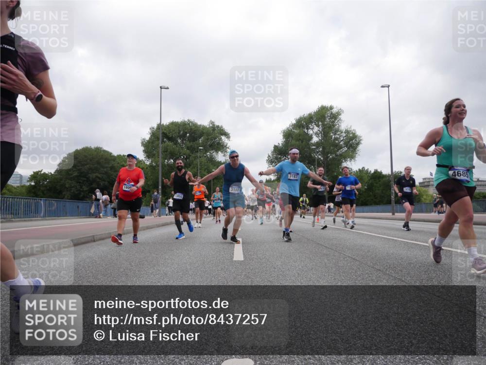 29.06.2025 - hella hamburg halbmarathon Luisa Fischer http://msf.ph/oto/8437257 29.06.2025 10:57:28 Kennedybrücke 1800, 13850, 3188, 3187, 4685, 2372, 2761, 3187, 3249, 4323, 4685, 4838, 6468, 7614, 9503, 9771, 10207 meine-sportfotos.de