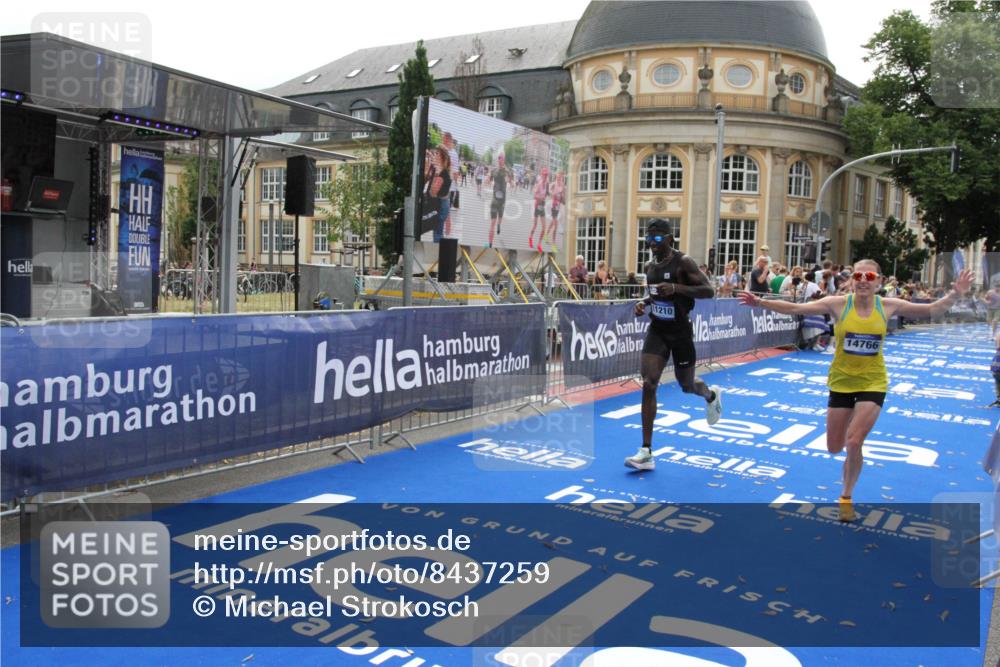29.06.2025 - hella hamburg halbmarathon Michael Strokosch http://msf.ph/oto/8437259 29.06.2025 10:20:57 Ziel 11210, 14766, 17402, 19075 meine-sportfotos.de
