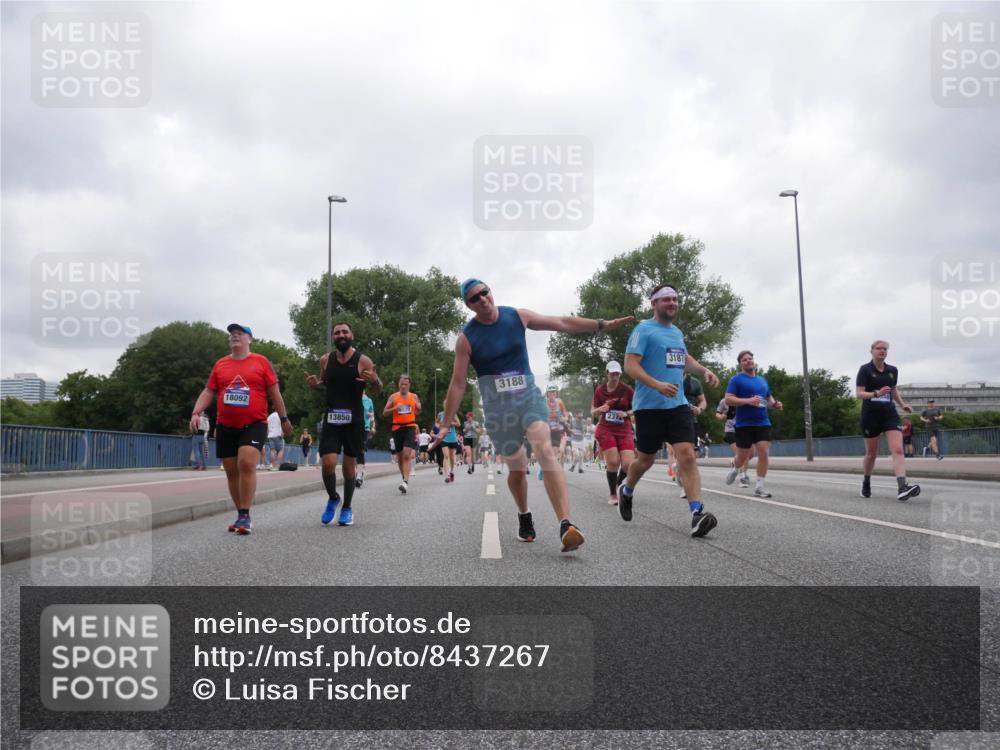 29.06.2025 - hella hamburg halbmarathon Luisa Fischer http://msf.ph/oto/8437267 29.06.2025 10:57:29 Kennedybrücke 18092, 13850, 3188, 237, 3187, 2372, 2761, 3187, 3249, 4323, 4685, 4838, 6468, 7614, 9503, 9771, 10207 meine-sportfotos.de
