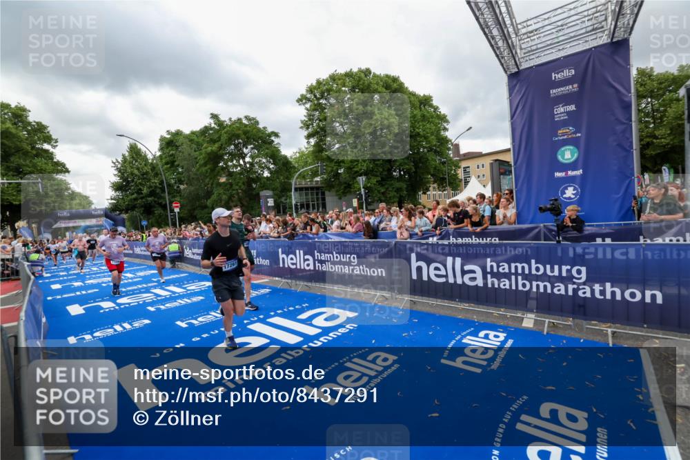 29.06.2025 - hella hamburg halbmarathon Zöllner http://msf.ph/oto/8437291 29.06.2025 10:54:58 Ziel 1327, 1506, 3652, 5020, 6433, 6994, 8514, 8698, 10266, 13988, 14638, 14660, 14845, 15156, 16047, 16623, 16868, 17261, 18181, 18325 meine-sportfotos.de