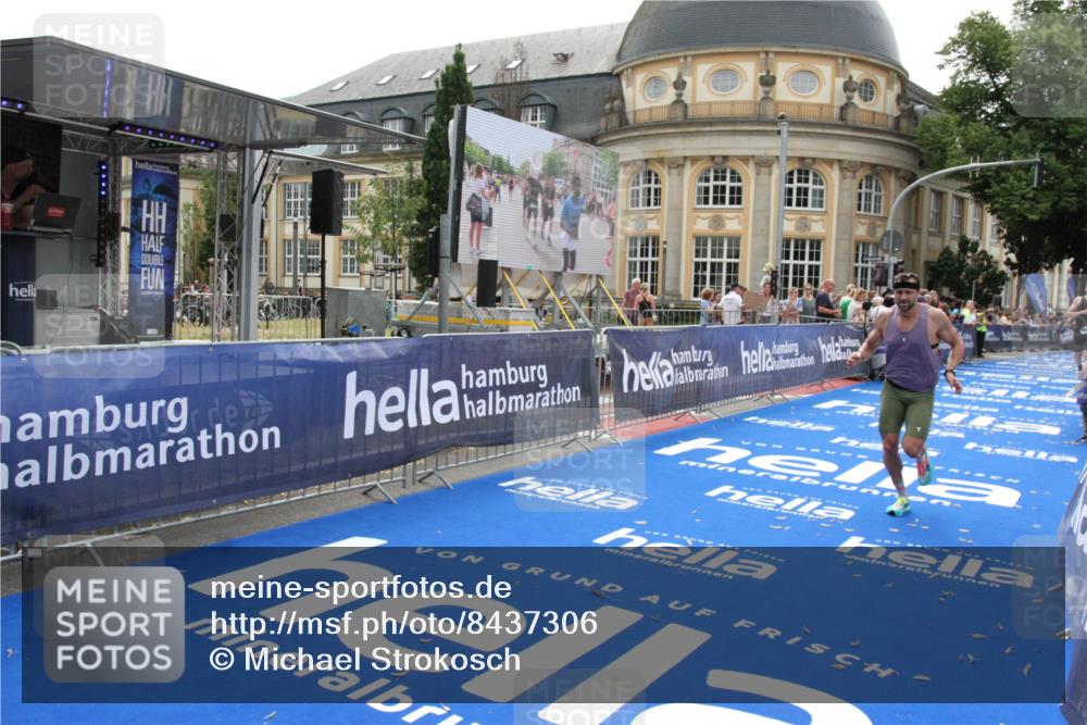 29.06.2025 - hella hamburg halbmarathon Michael Strokosch http://msf.ph/oto/8437306 29.06.2025 10:21:02 Ziel 6530, 19075 meine-sportfotos.de