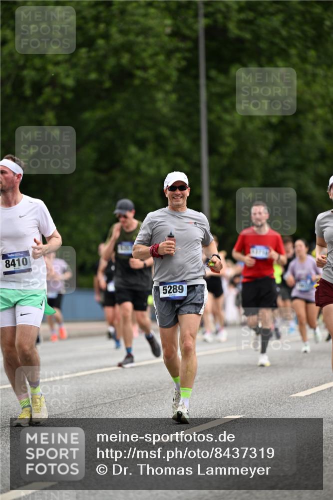 29.06.2025 - hella hamburg halbmarathon Dr. Thomas Lammeyer http://msf.ph/oto/8437319 29.06.2025 10:55:46 Kennedybrücke 1617, 1930, 2202, 2380, 2484, 2485, 2736, 2778, 3229, 3838, 4652, 4771, 5286, 5289, 5357, 5716, 6091, 6945, 7012, 7769, 7938, 7992, 8410, 8621, 9166, 9167, 9933, 10521, 10552, 10636, 10673 meine-sportfotos.de