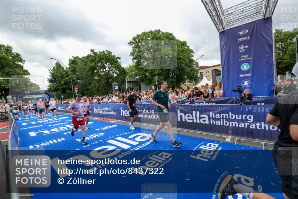 29.06.2025 - hella hamburg halbmarathon Zöllner http://msf.ph/oto/8437322 29.06.2025 10:54:59 Ziel 1327, 1506, 3652, 4616, 5020, 6433, 6994, 8514, 8698, 10266, 13988, 14638, 14660, 14845, 15156, 16047, 16623, 16868, 17261, 18181, 18325 meine-sportfotos.de