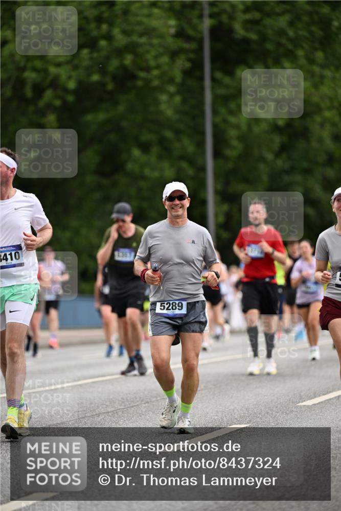 29.06.2025 - hella hamburg halbmarathon Dr. Thomas Lammeyer http://msf.ph/oto/8437324 29.06.2025 10:55:46 Kennedybrücke 1617, 1930, 2202, 2380, 2484, 2485, 2736, 2778, 3229, 3838, 4652, 4771, 5286, 5289, 5357, 5716, 6091, 6945, 7012, 7769, 7938, 7992, 8410, 8621, 9166, 9167, 9933, 10521, 10552, 10636, 10673 meine-sportfotos.de
