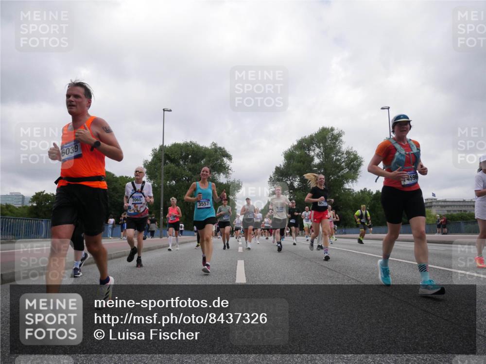 29.06.2025 - hella hamburg halbmarathon Luisa Fischer http://msf.ph/oto/8437326 29.06.2025 10:57:32 Kennedybrücke 6039, 2065, 3557, 4323, 468, 9503, 4596, 2372, 2761, 3249, 3364, 4323, 4838, 5309, 6468, 6583, 6987, 7614, 9503 meine-sportfotos.de