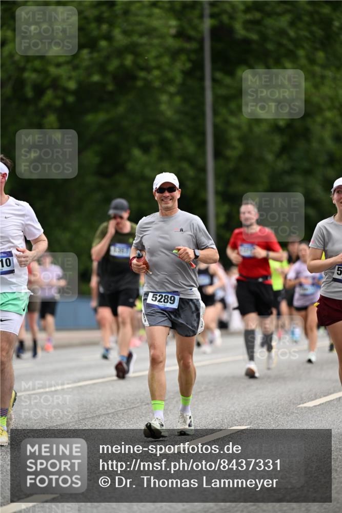 29.06.2025 - hella hamburg halbmarathon Dr. Thomas Lammeyer http://msf.ph/oto/8437331 29.06.2025 10:55:46 Kennedybrücke 1617, 1930, 2202, 2380, 2484, 2485, 2736, 2778, 3229, 3838, 4652, 4771, 5286, 5289, 5357, 5716, 6091, 6945, 7012, 7769, 7938, 7992, 8410, 8621, 9166, 9167, 9933, 10521, 10552, 10636, 10673 meine-sportfotos.de