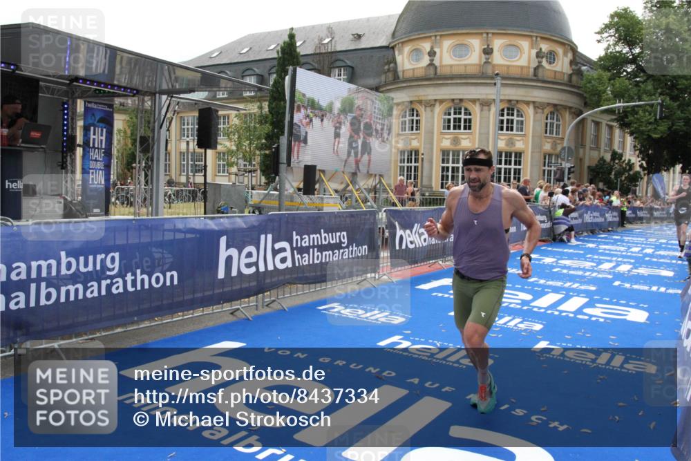 29.06.2025 - hella hamburg halbmarathon Michael Strokosch http://msf.ph/oto/8437334 29.06.2025 10:21:03 Ziel 6530, 19075 meine-sportfotos.de