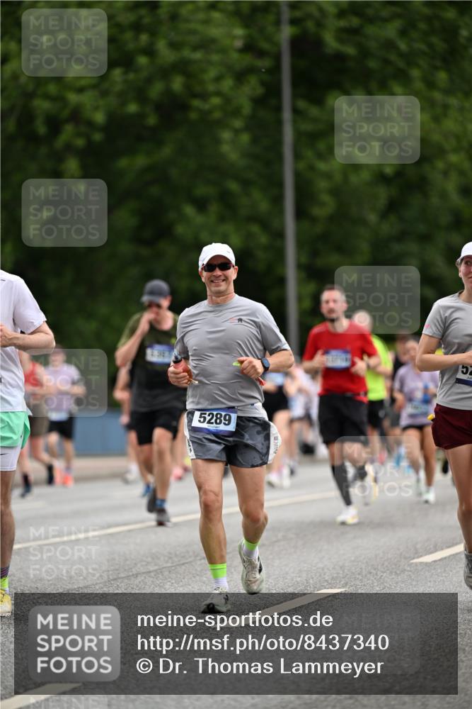 29.06.2025 - hella hamburg halbmarathon Dr. Thomas Lammeyer http://msf.ph/oto/8437340 29.06.2025 10:55:46 Kennedybrücke 1617, 1930, 2202, 2380, 2484, 2485, 2736, 2778, 3229, 3838, 4652, 4771, 5286, 5289, 5357, 5716, 6091, 6945, 7012, 7769, 7938, 7992, 8410, 8621, 9166, 9167, 9933, 10521, 10552, 10636, 10673 meine-sportfotos.de