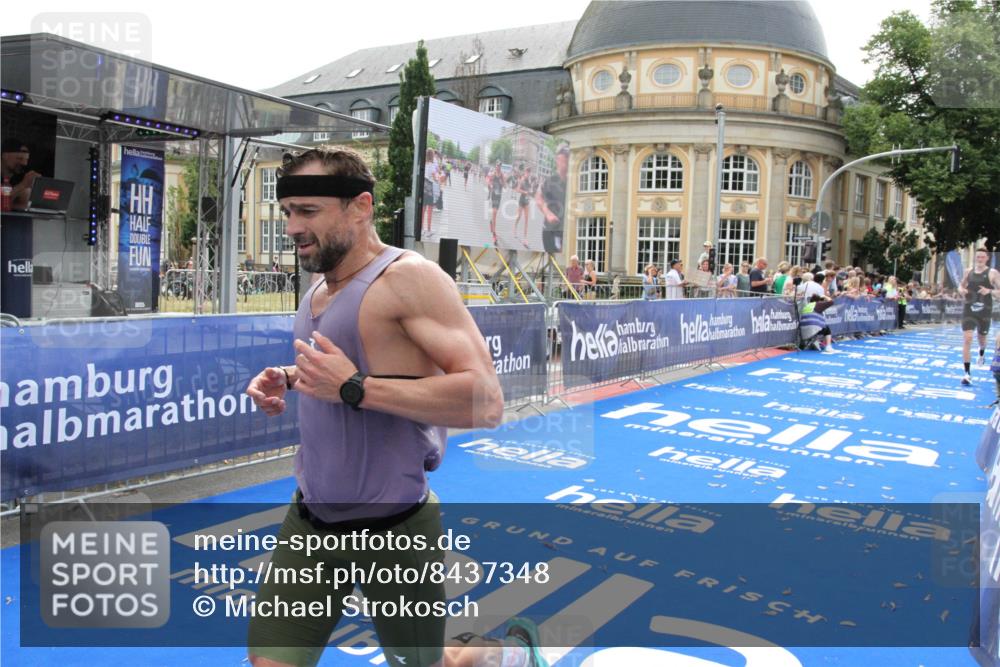 29.06.2025 - hella hamburg halbmarathon Michael Strokosch http://msf.ph/oto/8437348 29.06.2025 10:21:03 Ziel 6530, 19075 meine-sportfotos.de