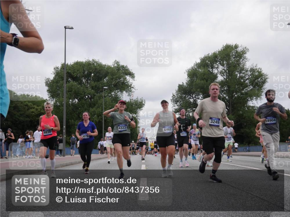 29.06.2025 - hella hamburg halbmarathon Luisa Fischer http://msf.ph/oto/8437356 29.06.2025 10:57:33 Kennedybrücke 4838, 3079, 4323, 6468, 18523, 1403, 3249, 12611, 18904, 2372, 2761, 3249, 3364, 4323, 4838, 5309, 6468, 6583, 6987, 7614, 9503 meine-sportfotos.de