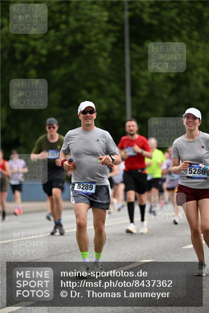 29.06.2025 - hella hamburg halbmarathon Dr. Thomas Lammeyer http://msf.ph/oto/8437362 29.06.2025 10:55:47 Kennedybrücke 1617, 1930, 2202, 2380, 2484, 2485, 2736, 2778, 3838, 4652, 4771, 5286, 5289, 5357, 5716, 6091, 6945, 7012, 7769, 7938, 7992, 8410, 8621, 9166, 9167, 9933, 10521, 10552, 10614, 10636, 10673 meine-sportfotos.de
