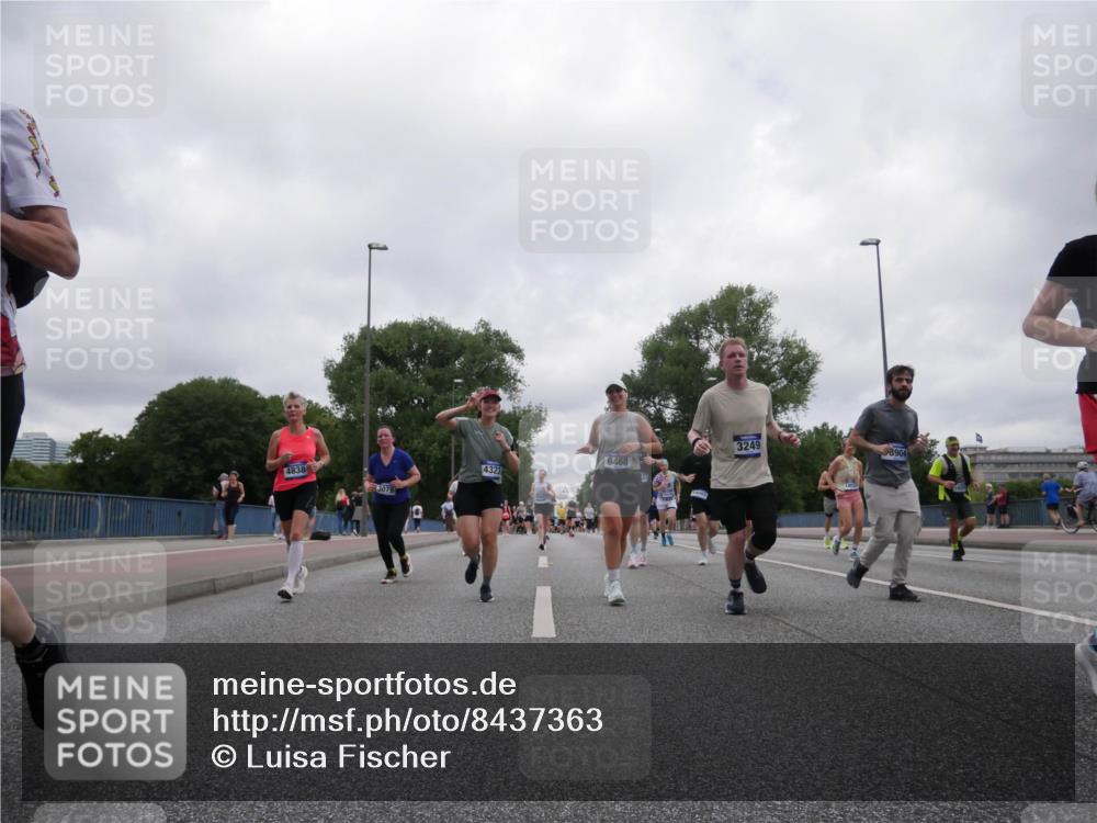 29.06.2025 - hella hamburg halbmarathon Luisa Fischer http://msf.ph/oto/8437363 29.06.2025 10:57:34 Kennedybrücke 4838, 4323, 6468, 14065, 3249, 8904, 3249, 3364, 4323, 4838, 5309, 6468, 6583, 6987, 7614, 9503 meine-sportfotos.de