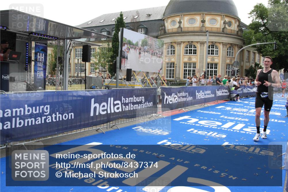 29.06.2025 - hella hamburg halbmarathon Michael Strokosch http://msf.ph/oto/8437374 29.06.2025 10:21:06 Ziel 6530, 16120 meine-sportfotos.de