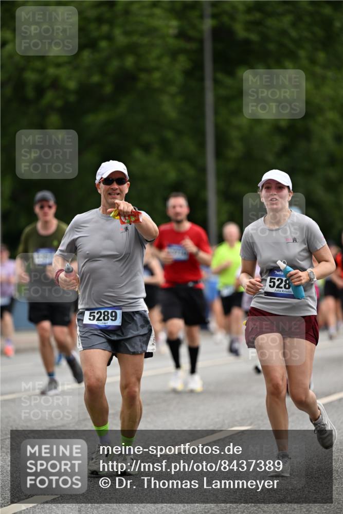 29.06.2025 - hella hamburg halbmarathon Dr. Thomas Lammeyer http://msf.ph/oto/8437389 29.06.2025 10:55:47 Kennedybrücke 1617, 1930, 2202, 2380, 2484, 2485, 2736, 2778, 3838, 4652, 4771, 5286, 5289, 5357, 5716, 6091, 6945, 7012, 7769, 7938, 7992, 8410, 8621, 9166, 9167, 9933, 10521, 10552, 10614, 10636, 10673 meine-sportfotos.de